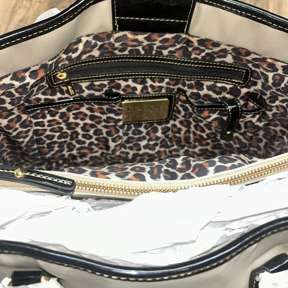 MAXX New York Signature Duffle Purse Tan Gold Zippers Cheetah‎ Magnetic Closure